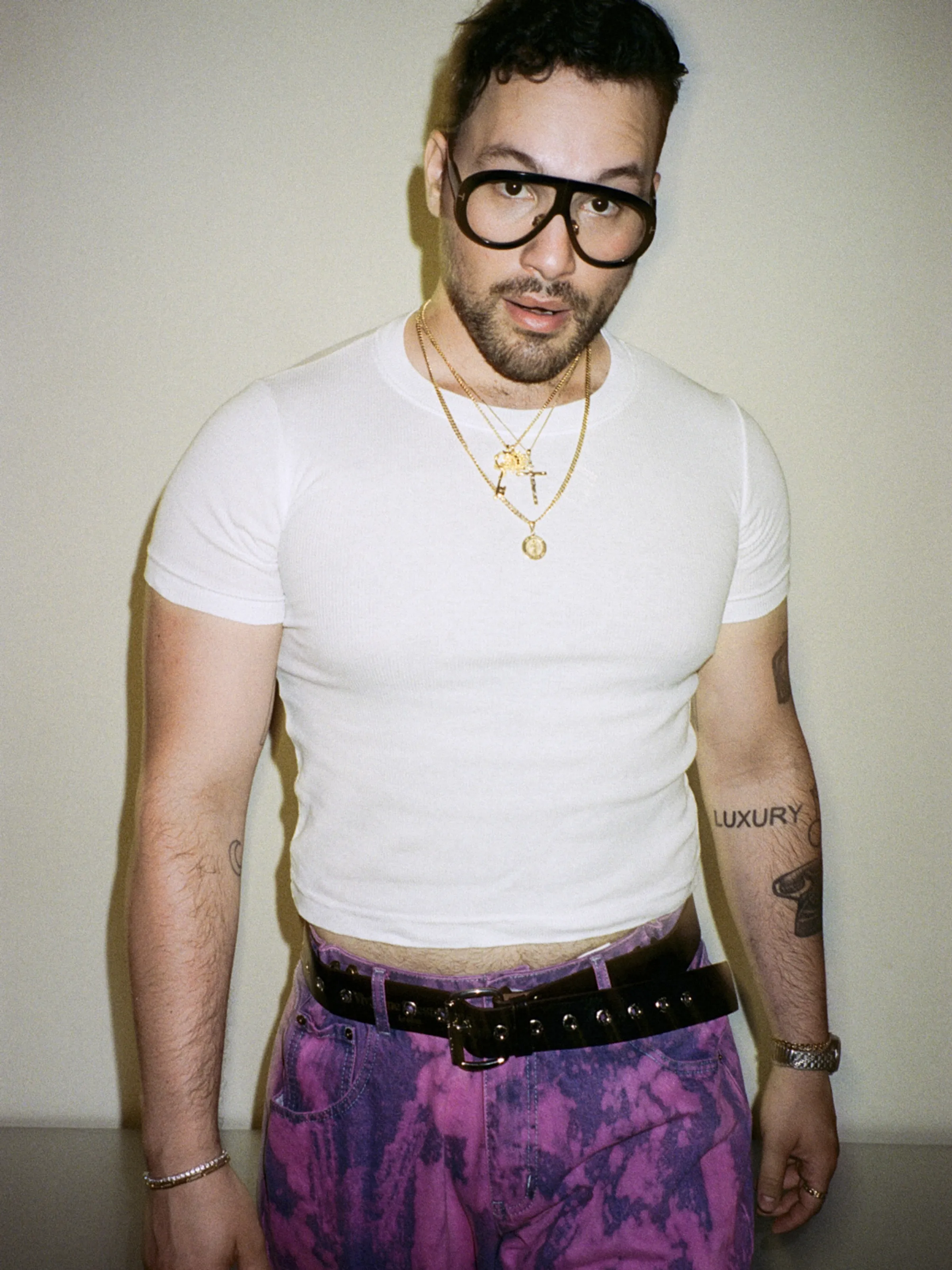 <p><span style="color:hsl(0,0%,100%);">EVERYBODY.WORLD T-shirt, KYLE'LYK jeans, VIVIENNE WESTWOOD belt, SACRED &amp; THE PROFANE VINTAGE boots, LOUIE's own jewelry and watch, AWE INSPIRED necklace, LOUIE's own sunglasses. </span></p>