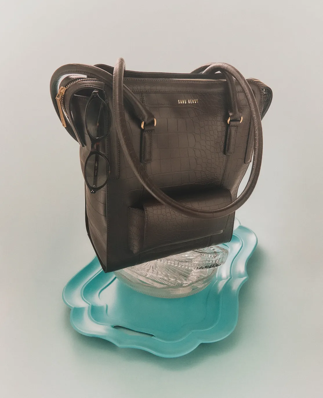 <p><span style="color:hsl(0,0%,0%);">SANS BEAST Rendezvous Tote</span></p>