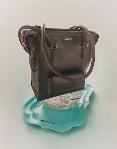 <p><span style="color:hsl(0,0%,0%);">SANS BEAST Rendezvous Tote</span></p>