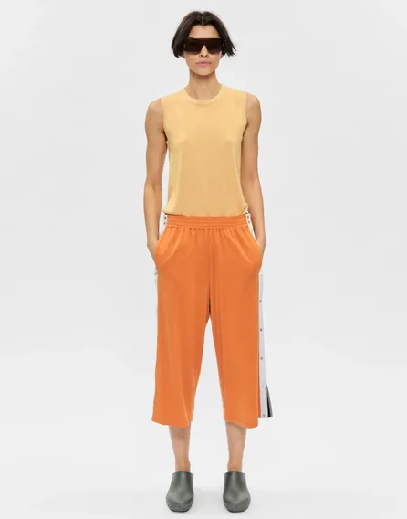 260203 6397 JOOR S26 LOOK 22 CHEETOTEARAWAYSHORTSHERBERTCONTRASTTANK 0592