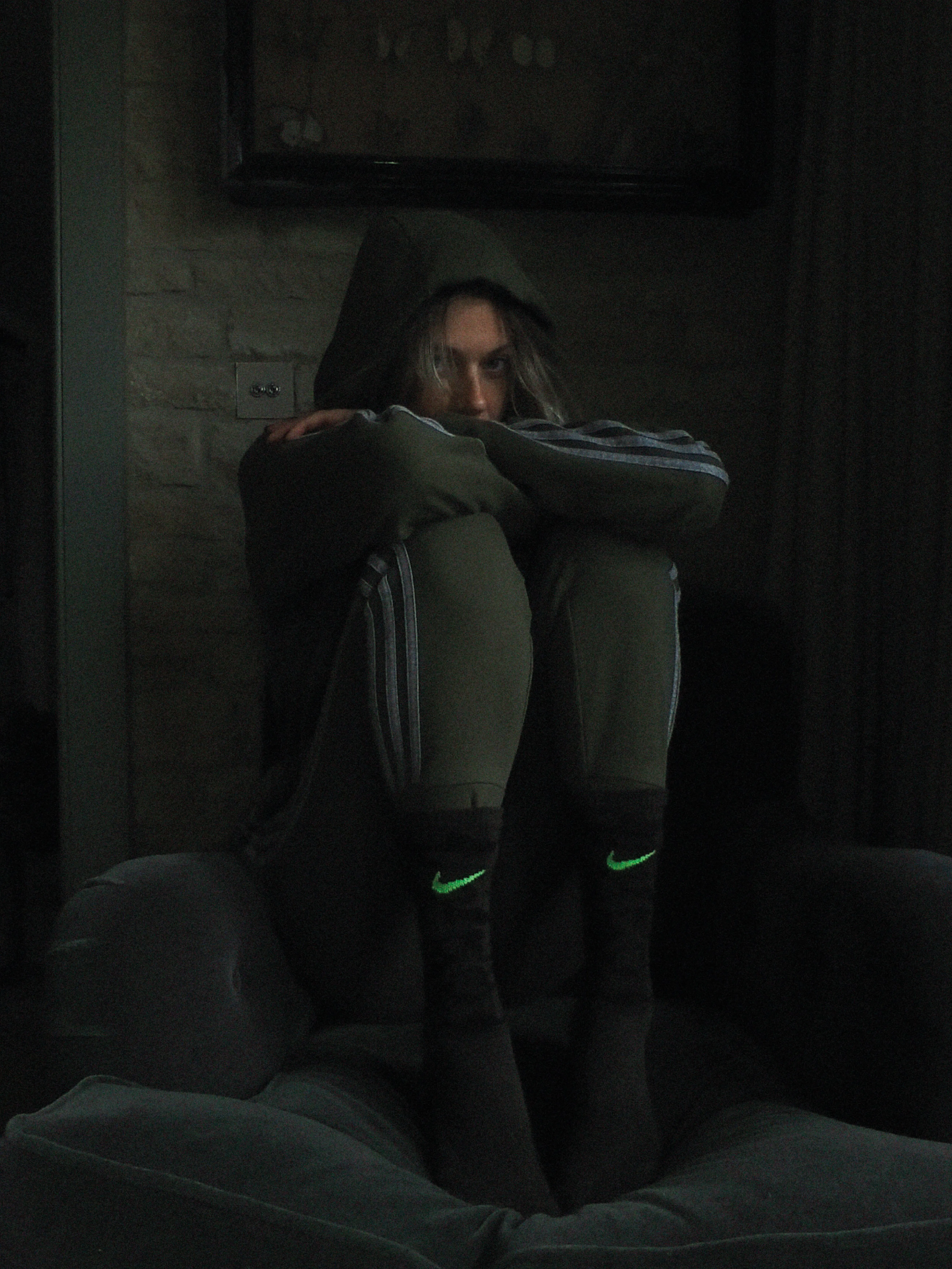 <p style="text-align:right;"><span style="color:hsl(0,0%,100%);">BRICK LANE tracksuit, NIKE socks.</span></p>