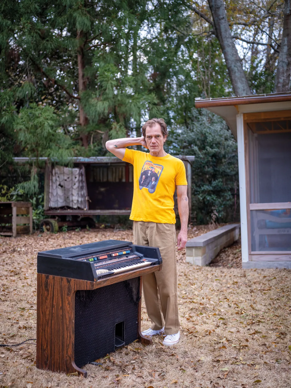 <p><span style="color:hsl(0,0%,0%);">NOAH pants and JIMMY CARTER t-shirt.</span></p>