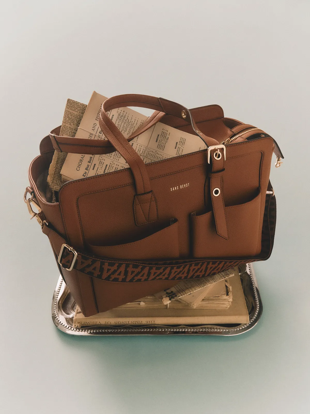 <p><span style="color:hsl(0,0%,0%);">Pictured left: SANS BEAST Day Tripper Tote - Ginger</span></p><p><span style="color:hsl(0,0%,0%);">Pictured right: SANS BEAST Hybrid Bag</span></p>