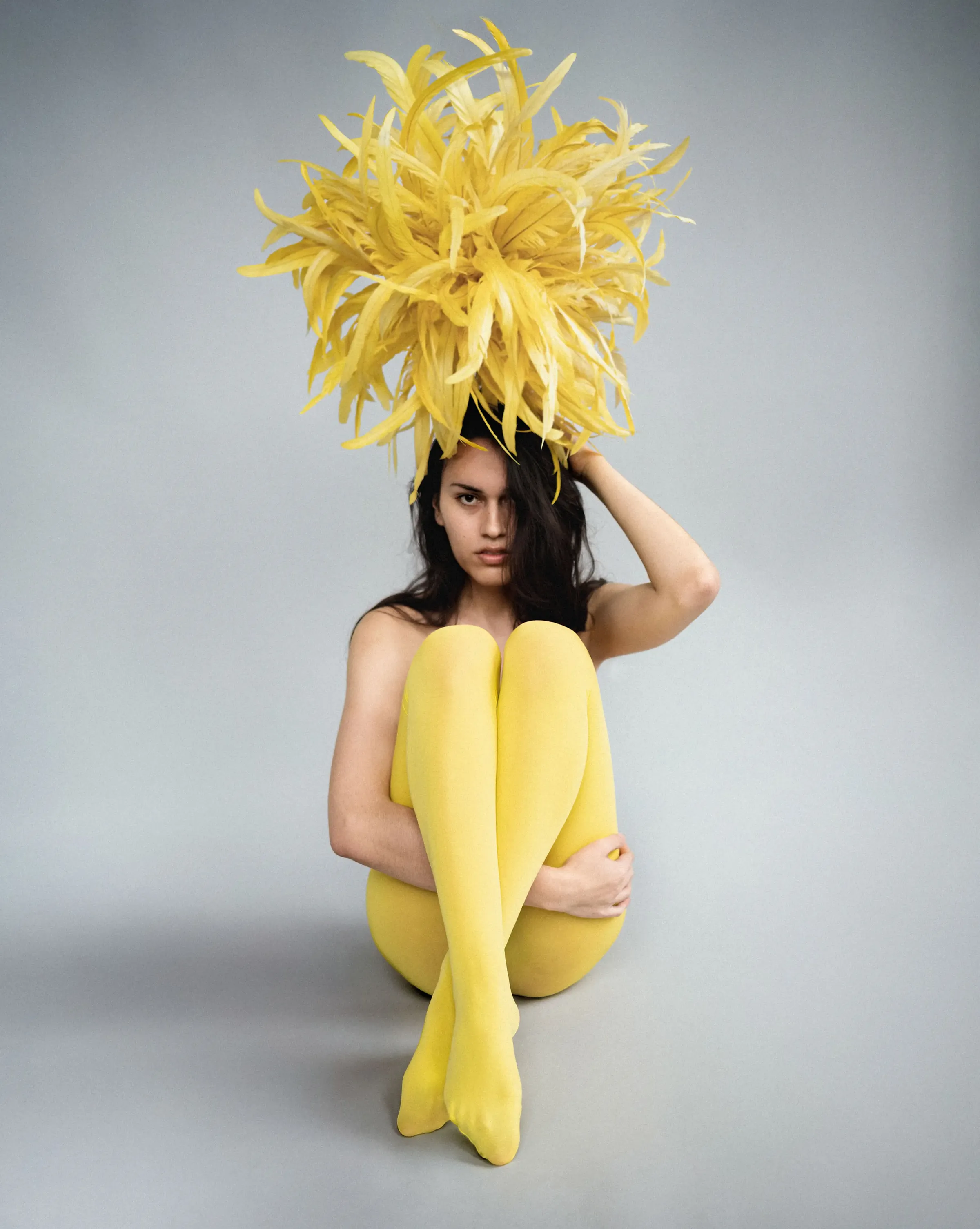 <p style="text-align:right;">MAX SPERBER headpiece, STYLIST tights.</p>