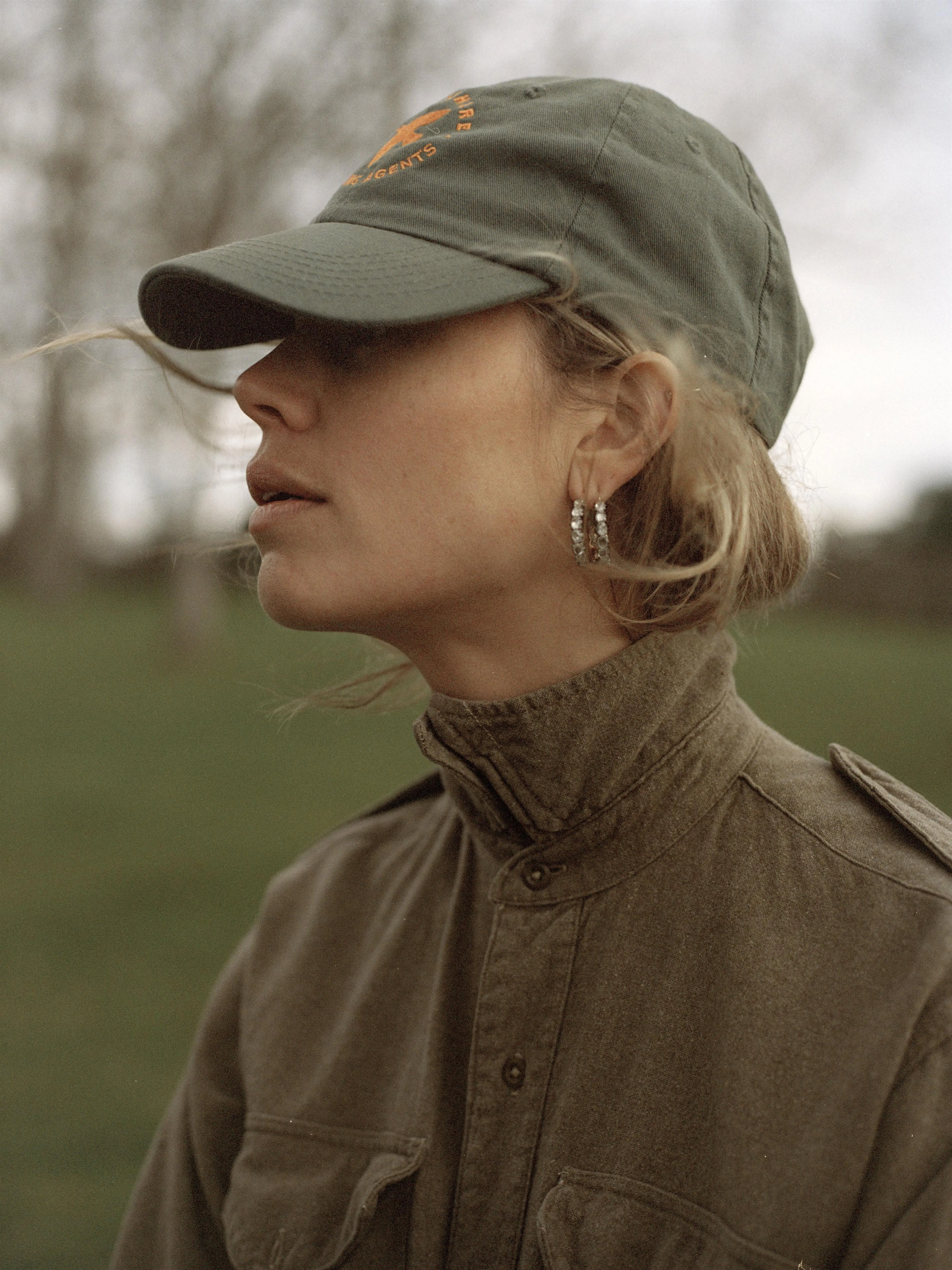 <p style="text-align:right;">THE MARKET 91 hat, PAULA LOVES VINTAGE shirt, CHARLES GOODE earrings.</p>