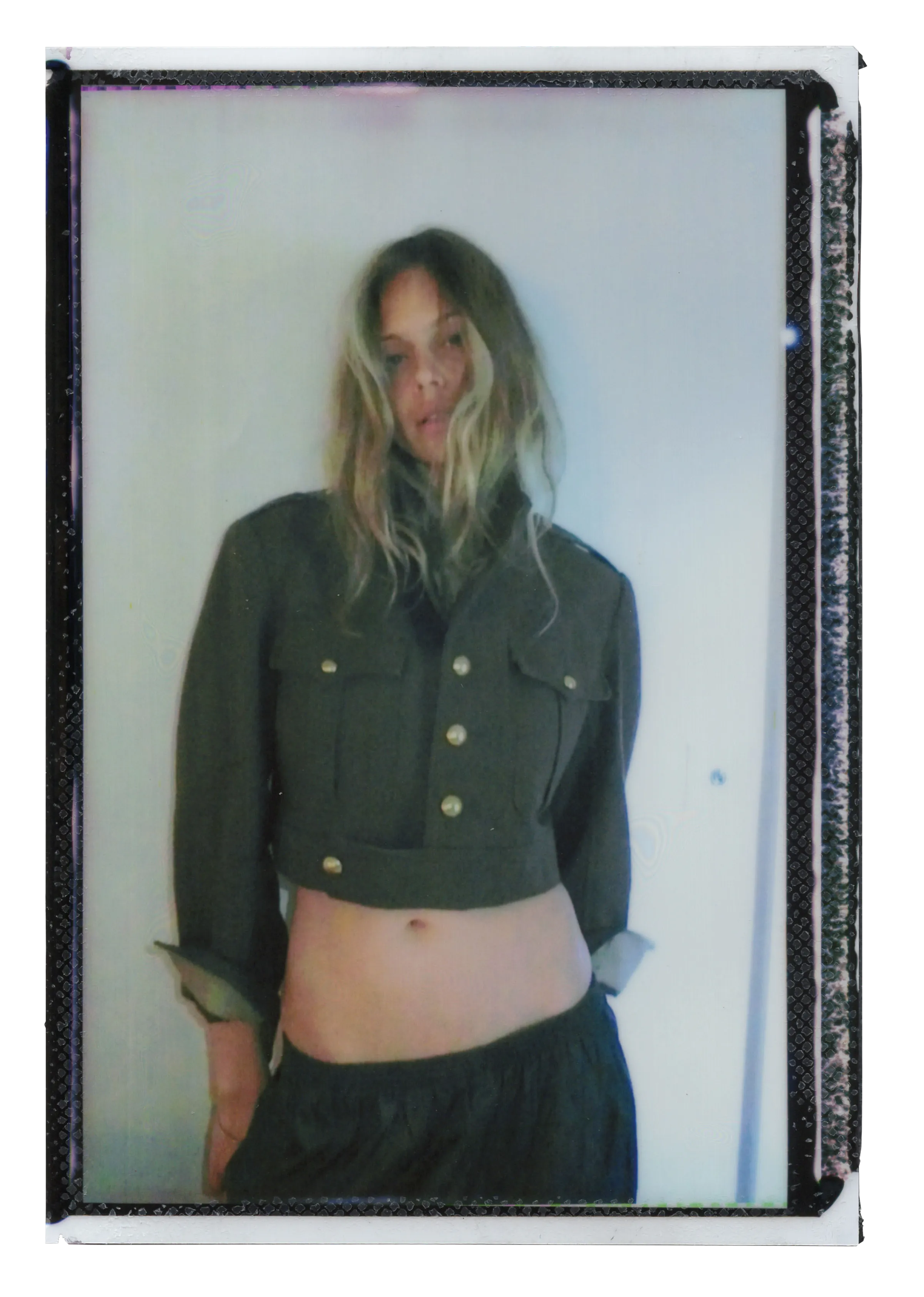 <p style="text-align:center;"><span style="color:hsl(0,0%,100%);">PAULA LOVES VINTAGE coat, STYLIST own trousers.</span></p>