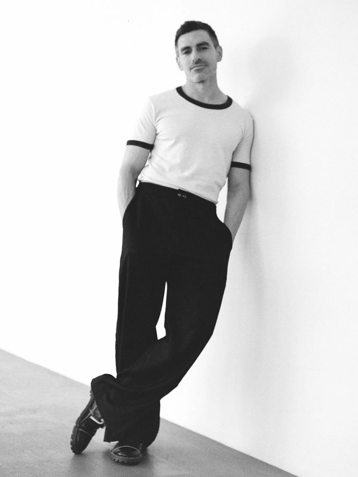 <p><span style="color:hsl(0,0%,100%);">EVERYBODY.WORLD T-shirt, 6397 trackpants, STYLIST's own shoes. </span></p>