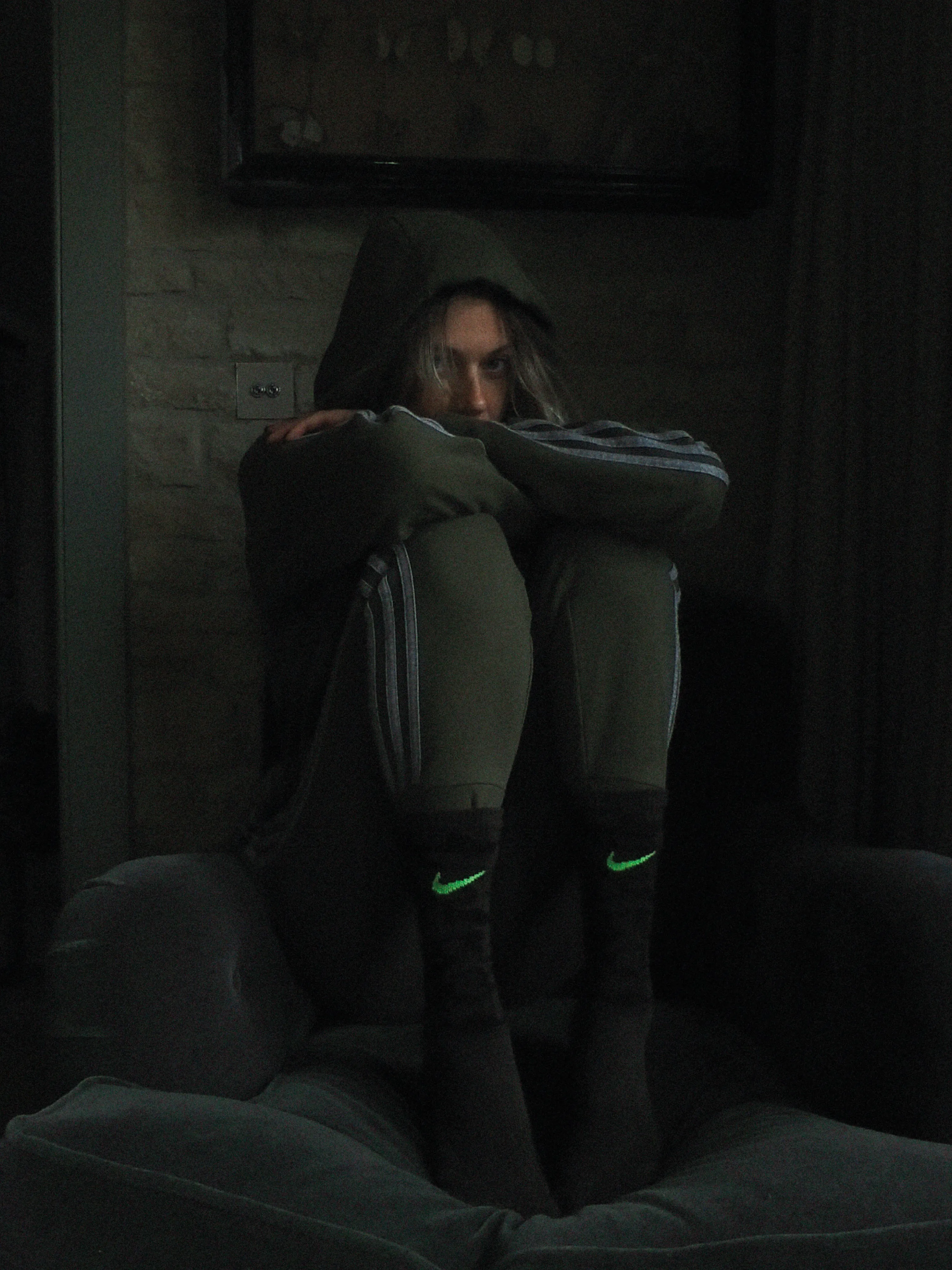 <p style="text-align:right;"><span style="color:hsl(0,0%,100%);">BRICK LANE tracksuit, NIKE socks.</span></p>