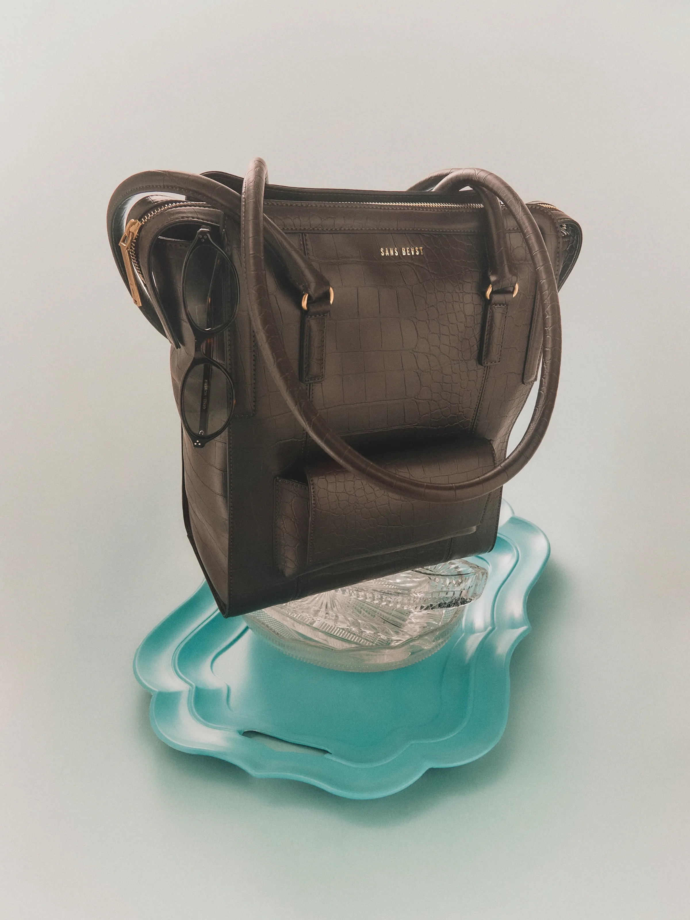 <p><span style="color:hsl(0,0%,0%);">SANS BEAST Rendezvous Tote</span></p>